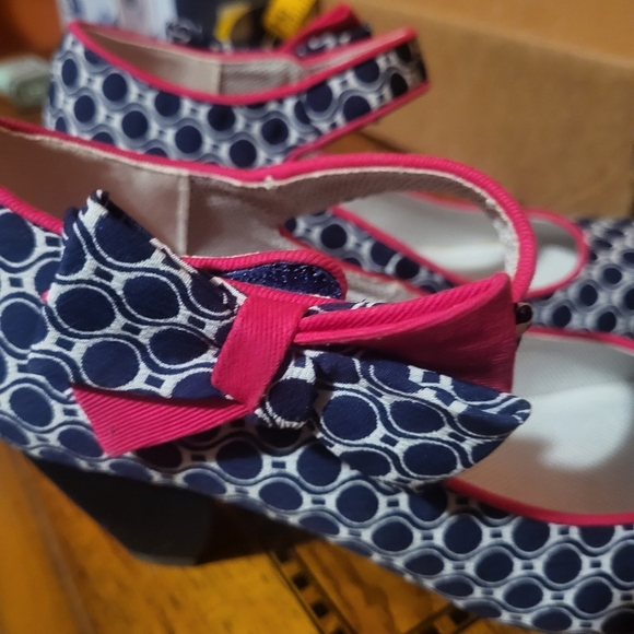 Ruby Shoo Mary Jane Bow Heels With Great Navy & White Pattern Size 6 - Picture 3 of 9
